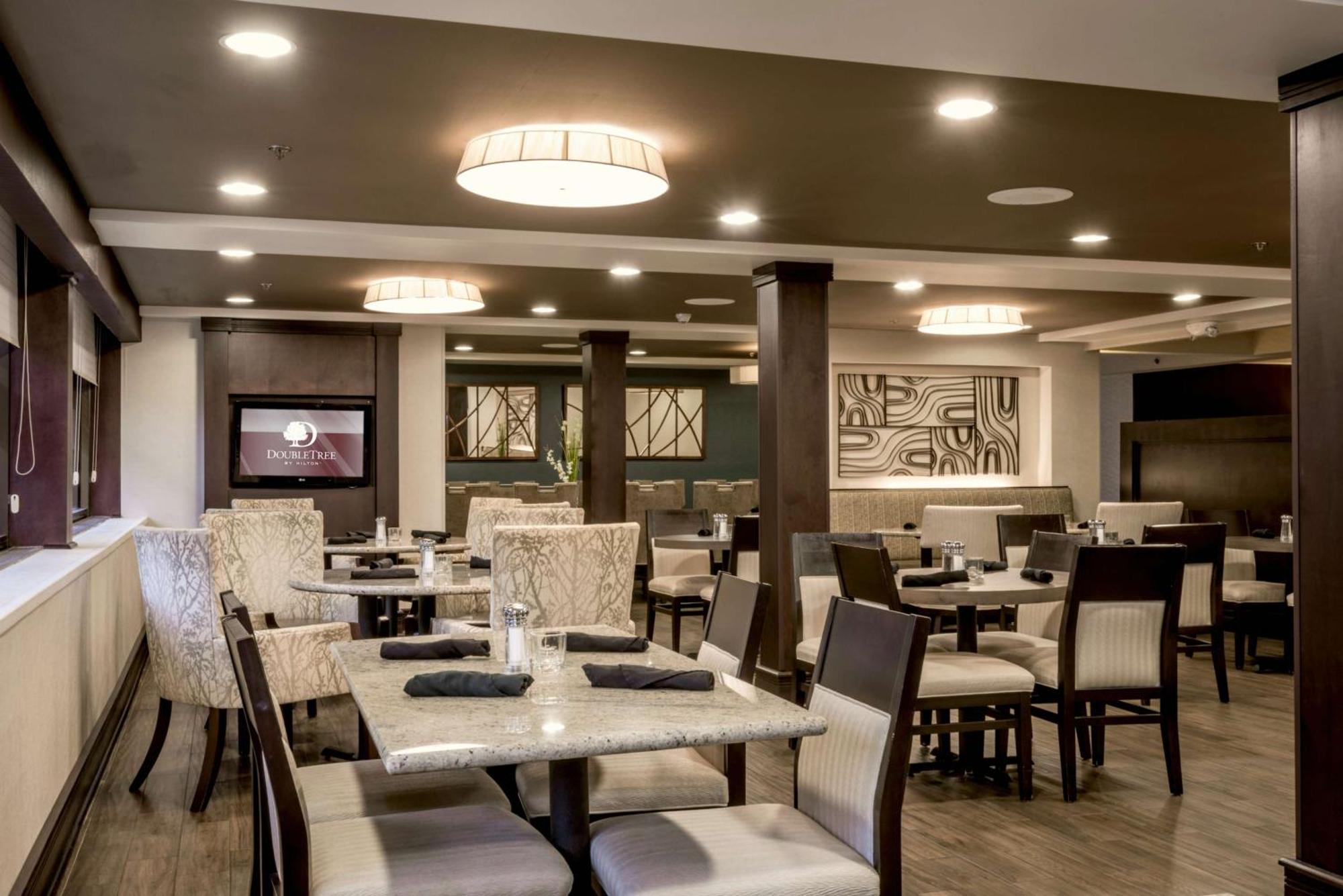 Doubletree By Hilton Montgomery Downtown Eksteriør billede
